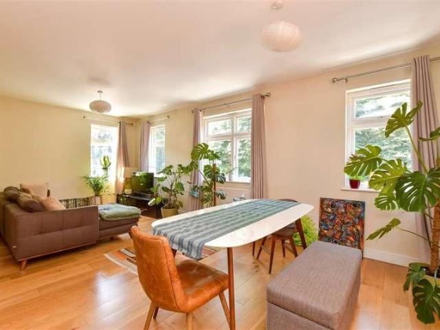 Flat for sale in South Park, Red Hill