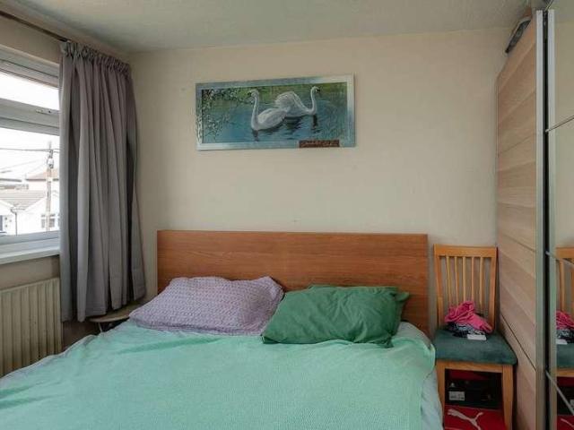 Flat for sale in Rainham, Greater London