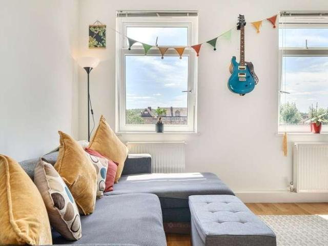 Flat for sale in London Borough of Lewisham, Greater London