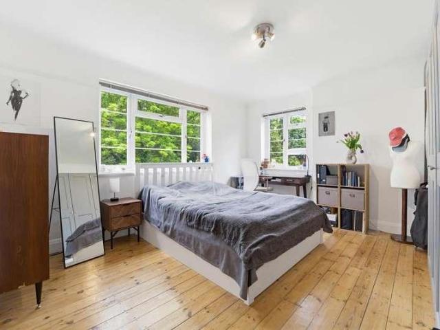 Flat for sale in London Borough of Ealing, Perivale