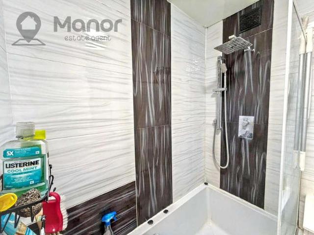 Flat for sale in London Borough of Tower Hamlets, Greater London