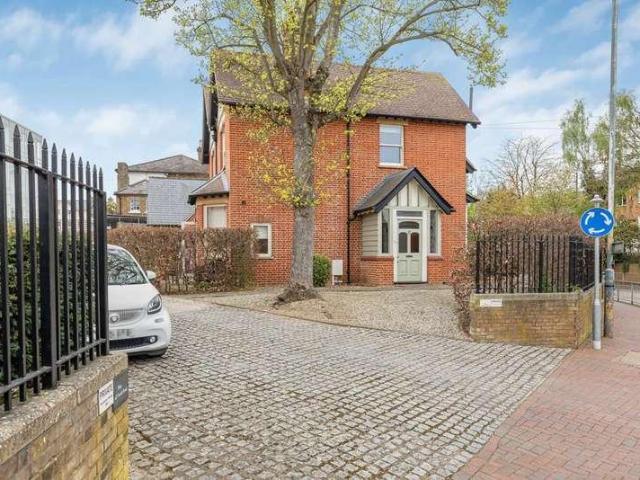 Flat for sale in Hertford, Colliers End