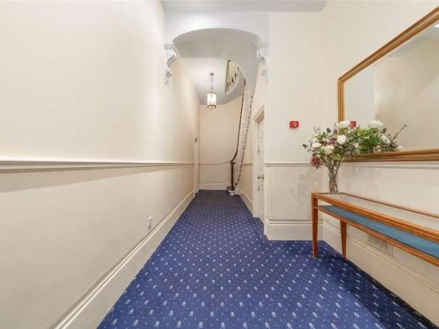 Flat for sale in Maida Vale, Greater London