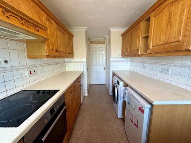 Flat for sale in Ashlyns Estate, Pouchen End