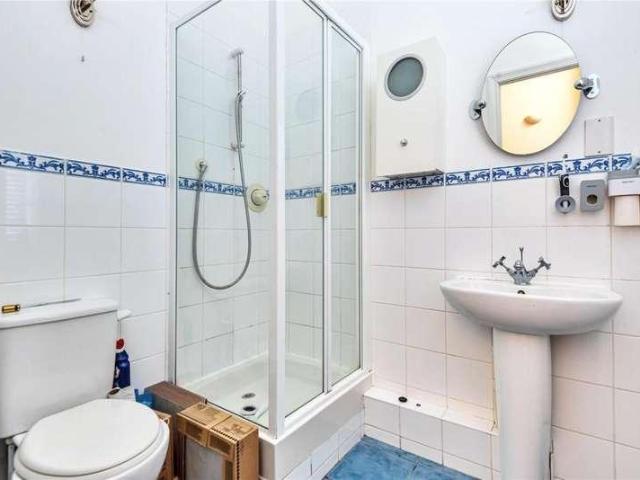 Flat for sale in Caterham on the Hill, Hillview