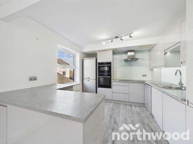 Flat for sale in Kennington Lees, Bridgefield