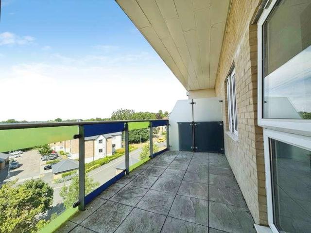 Flat for sale in Bracknell