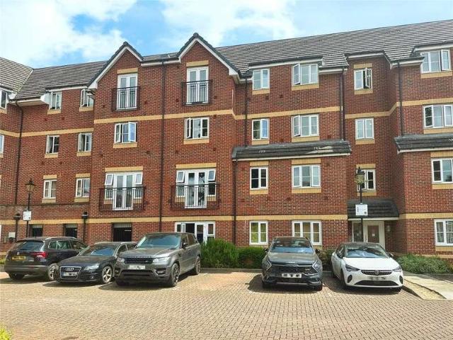 Flat for sale in Slough