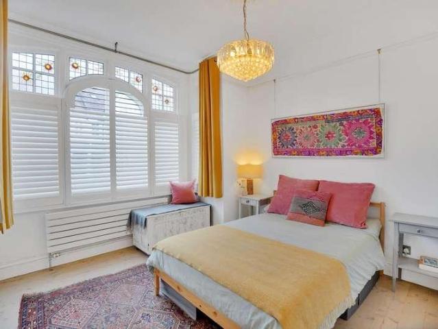 Flat for sale in West Norwood, Greater London