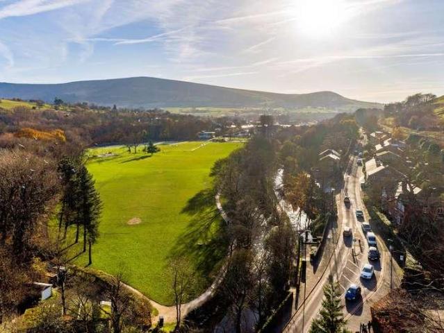 Flat for sale in Saddleworth, Pendock