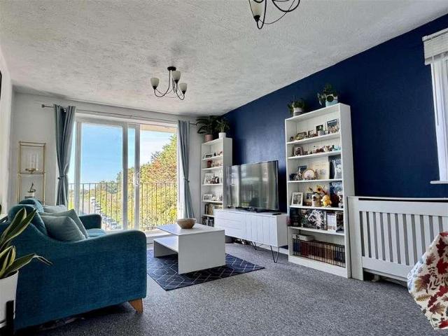 Flat for sale in Seaford, Iford
