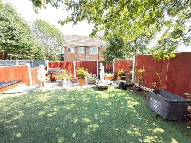 Flat for sale in Spring Park, Luton
