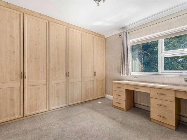 Flat for sale in Radlett, Hertfordshire