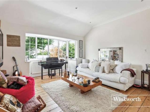 Flat for sale in London Borough of Barnet, Greater London