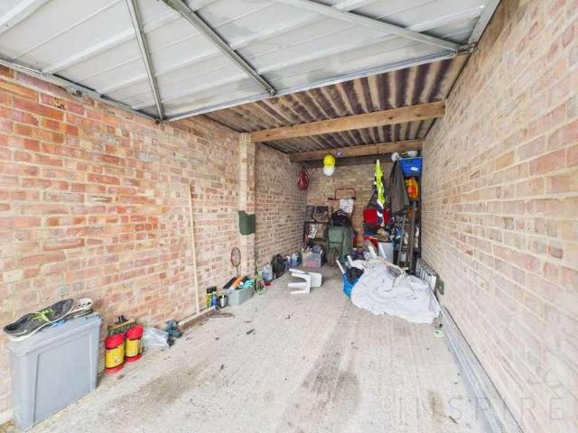 Flat for sale in Broadfield, Glynde