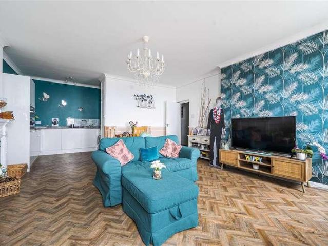 Flat for sale in West Worthing, Worthing