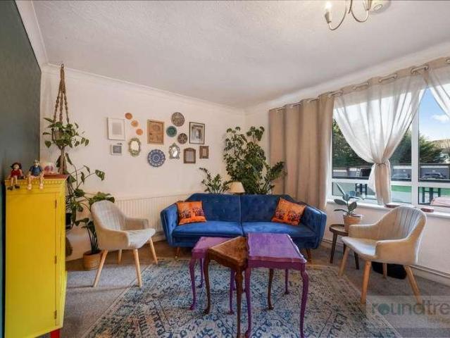 Flat for sale in Hendon, Greater London