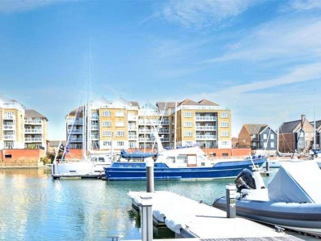 Flat for sale in Crumbles, Eastbourne