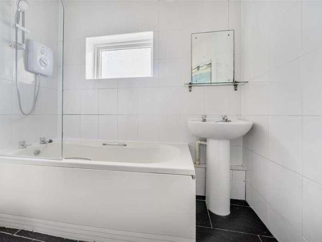 Flat for sale in Castle, Bedford