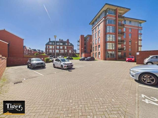 Flat for sale in Knowle, Blackpool