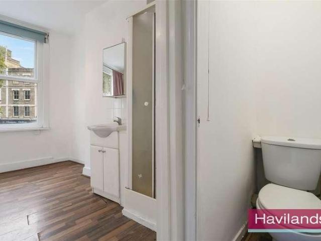 Flat for sale in Whitechapel, Greater London