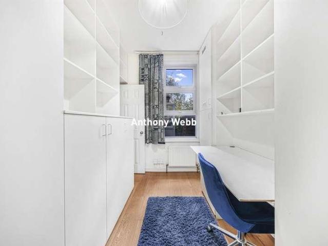 Flat for sale in Palmers Green, Greater London