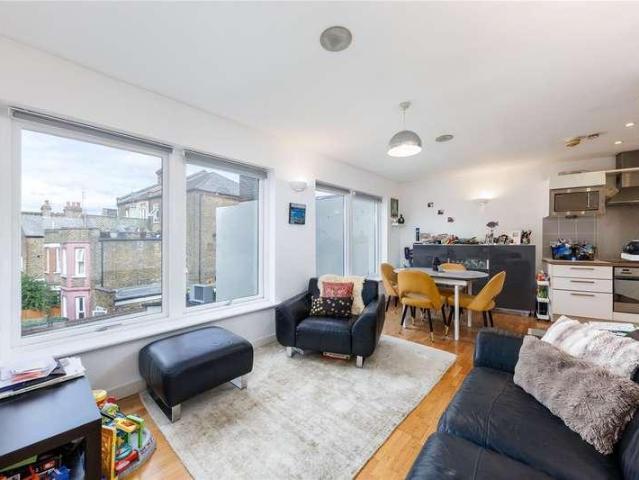 Flat for sale in London Borough of Wandsworth, Greater London