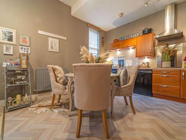 Flat for sale in Abergavenny