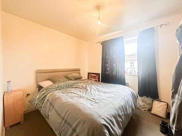 Flat for sale in Calderstones