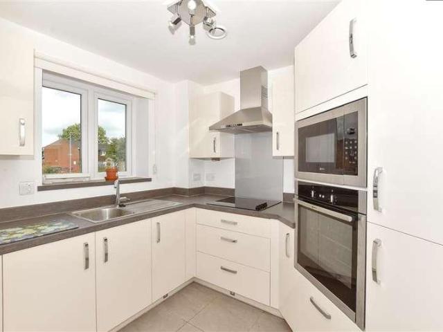 Flat for sale in Bridgefield, Kent