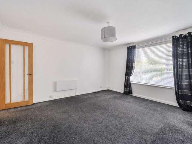 Flat for sale in Totteridge, Cressex