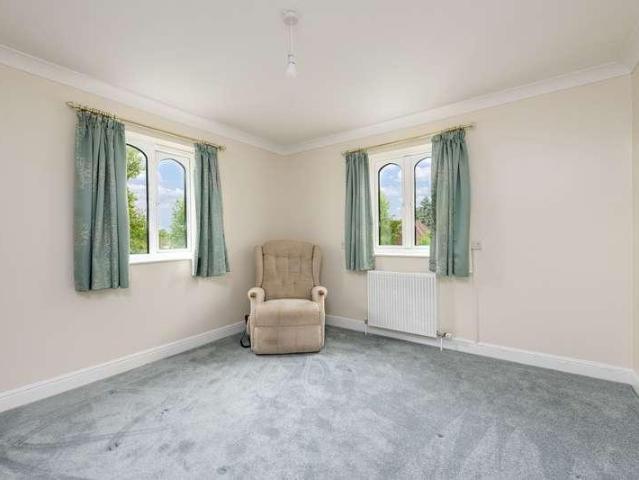 Flat for sale in Staniland, Boston