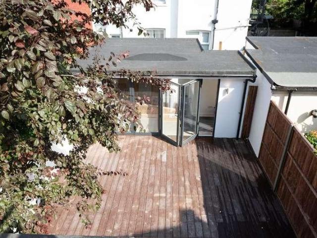 Flat for sale in London Borough of Merton, Merton Park