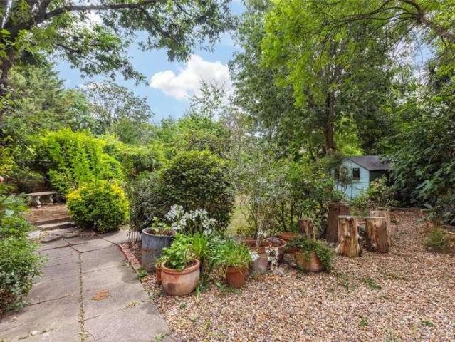 Flat for sale in Stockwell, Greater London