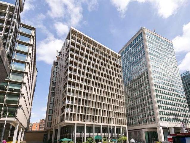 Flat for sale in Victoria, Greater London