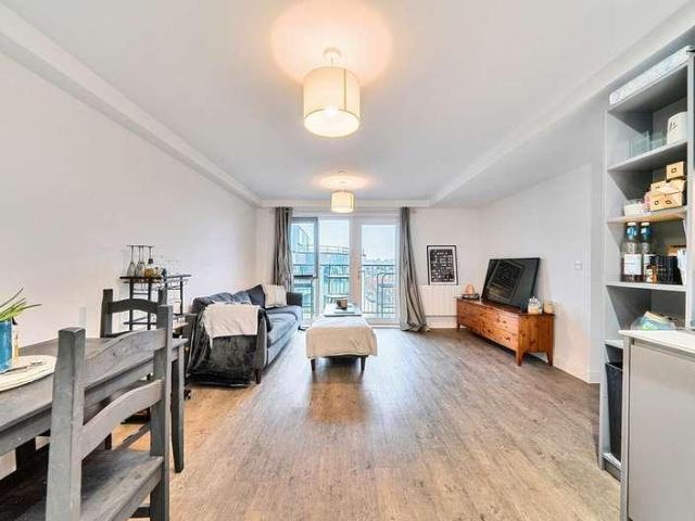 Flat for sale in Katesgrove, Reading