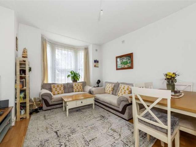 Flat for sale in London, Streatham