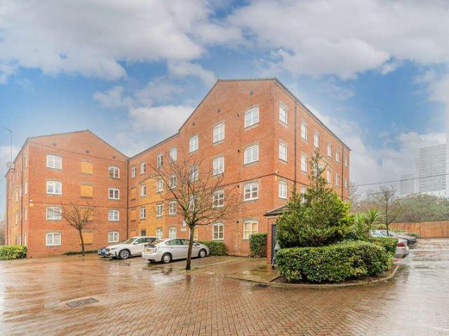 Apartment for sale in Stratford, Stratford