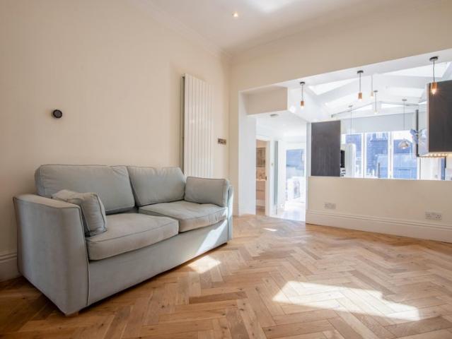 Apartment for rent in Brompton, Greater London