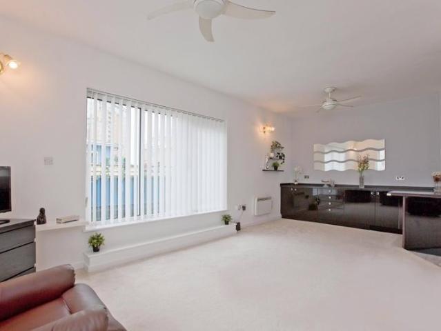 Apartment for rent in Poplar Grove, Greater London