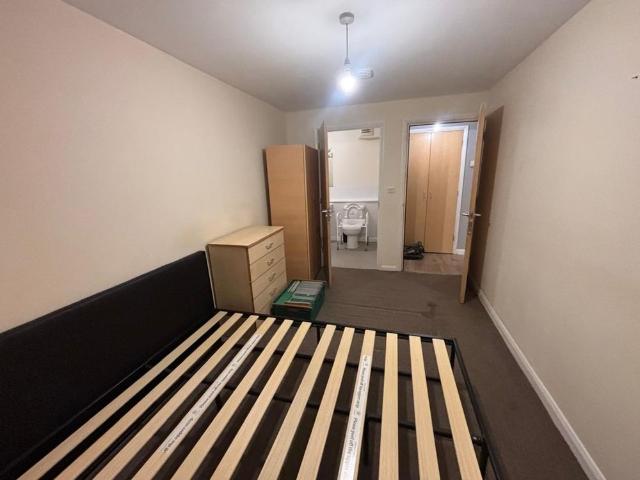 Apartment for rent in London Borough of Croydon, Cat Hill