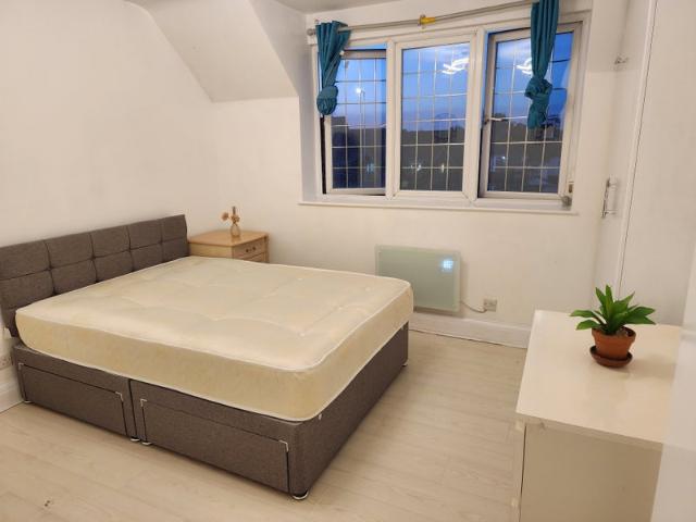 Apartment for rent in London Borough of Hounslow, Heston