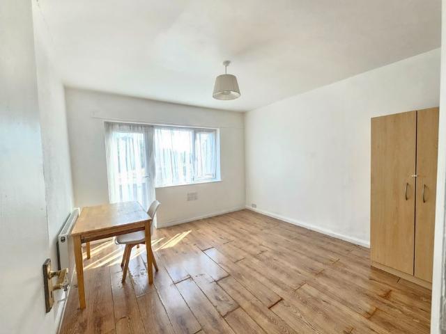 Apartment for rent in Gants Hill, Greater London