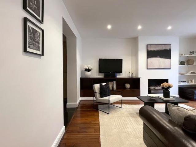 Apartment for rent in Queen's Park, Greater London