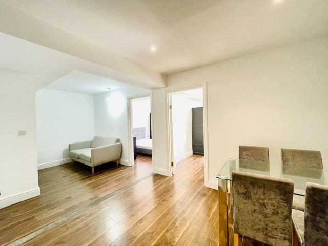 Apartment for rent in Cat Hill, England