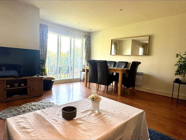 Apartment for rent in West Kensington, Greater London