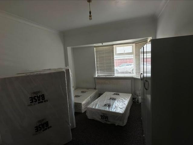 Apartment for rent in Manor Park, Greater London