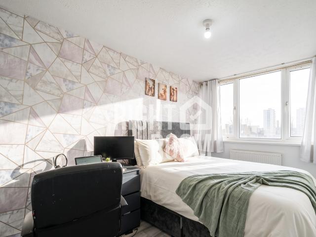 House for rent in Poplar Grove, Greater London