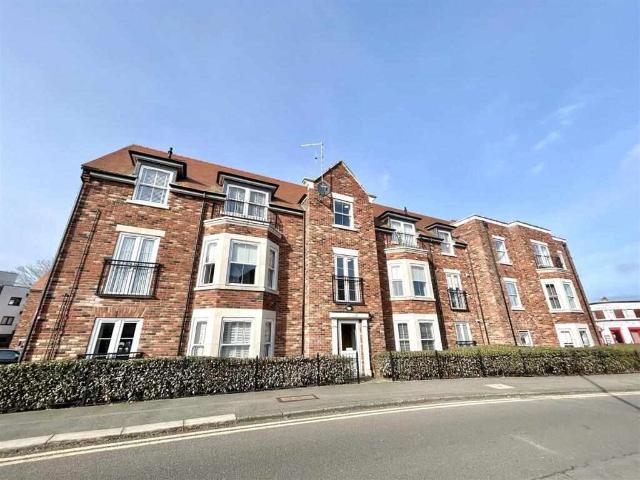 Flat for sale in Westcliff-on-Sea, Alton Barnes