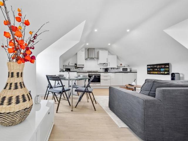 Apartment for rent in Whetstone, Oakleigh Park